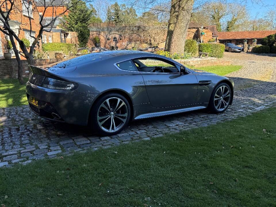Afbeelding 19/49 van Aston Martin V12 Vantage (2009)