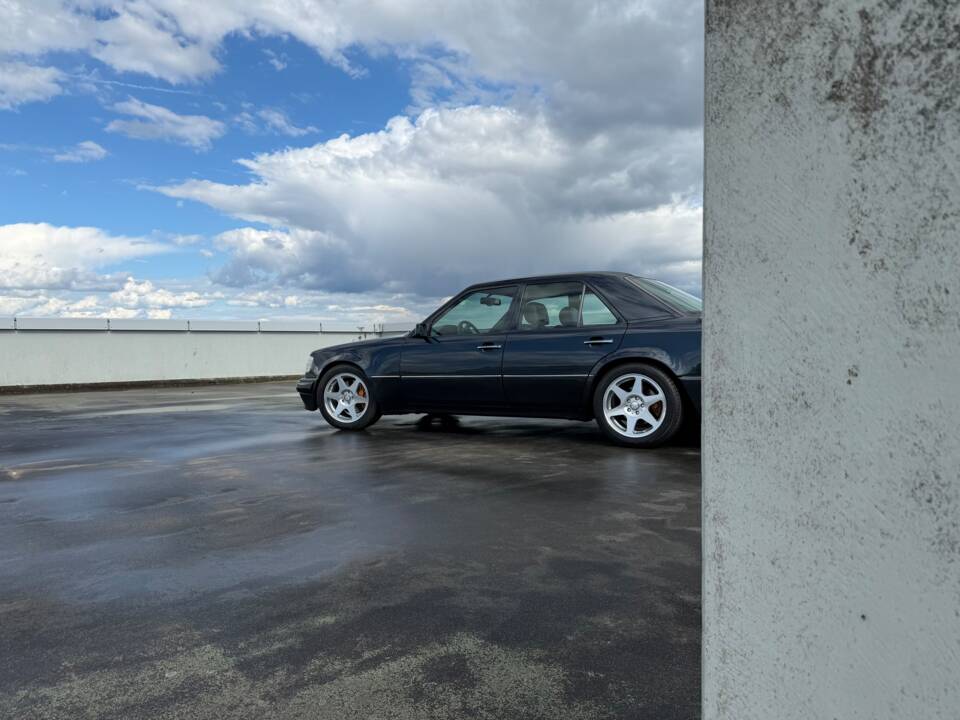 Bild 11/20 von Mercedes-Benz E 500 Limited (1994)