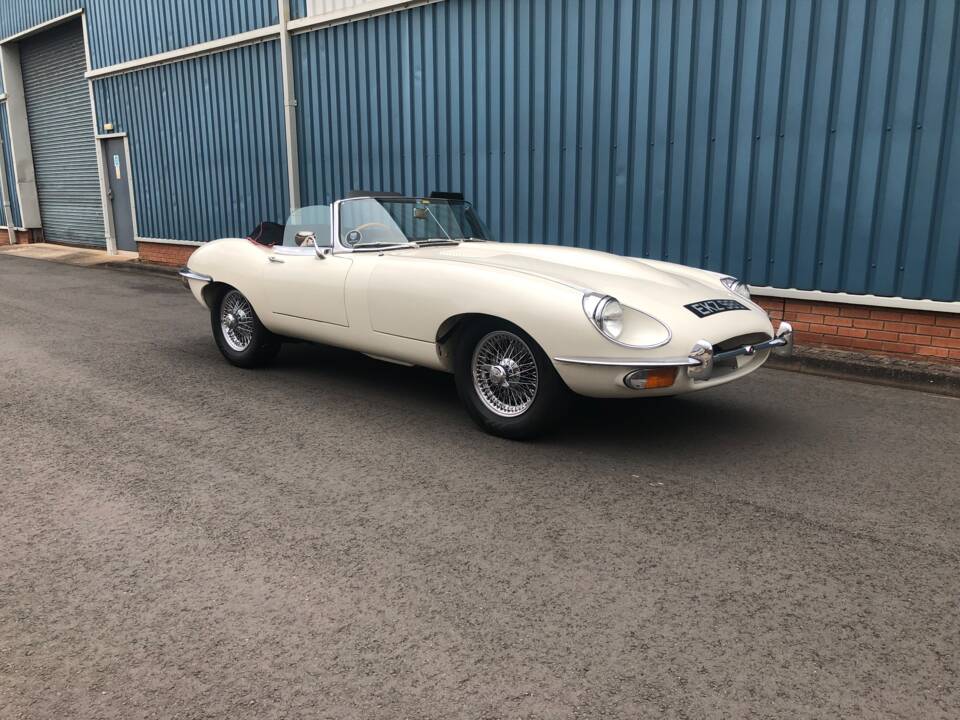 Image 4/11 de Jaguar E-Type (1969)