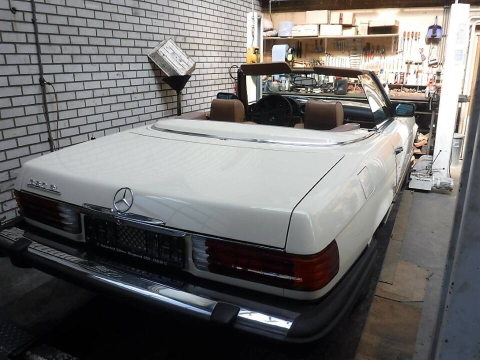 Imagen 41/50 de Mercedes-Benz 380 SL (1985)