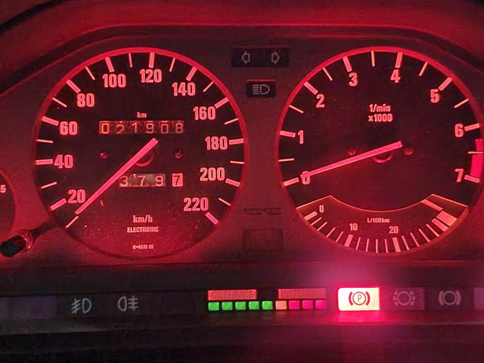 Image 100/100 of BMW 323i (1984)