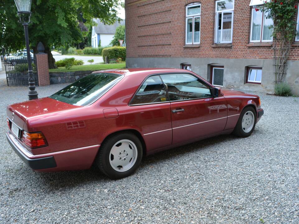 Bild 6/15 von Mercedes-Benz 230 CE (1991)