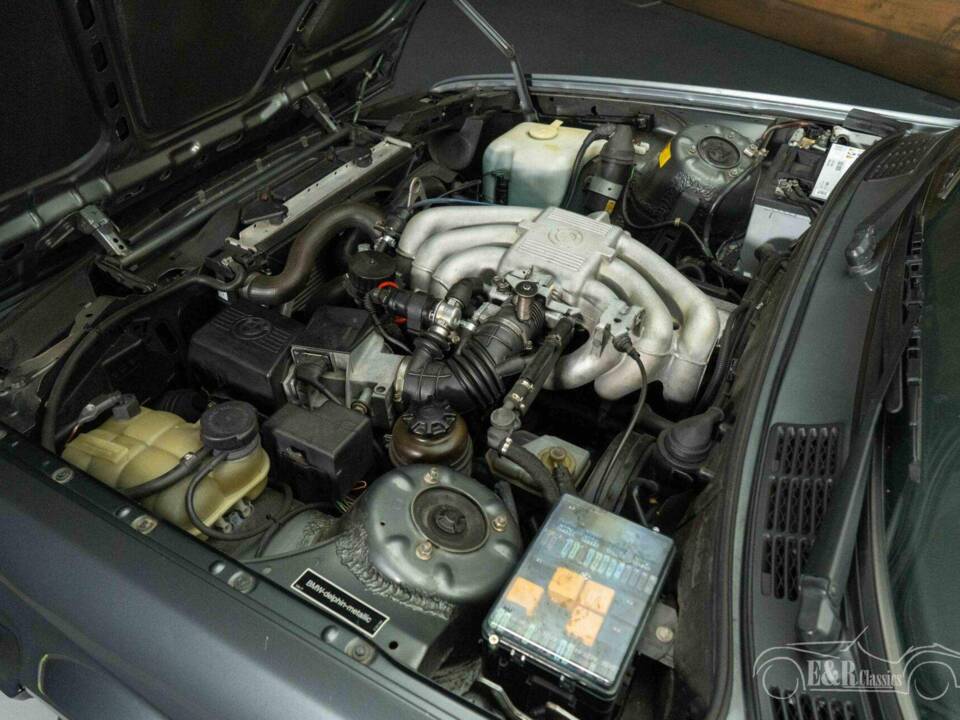 Image 19/19 of BMW 320i (1989)