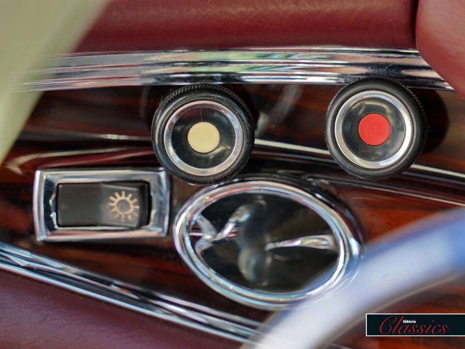 Image 16/29 de Mercedes-Benz 280 SE 3,5 (1971)