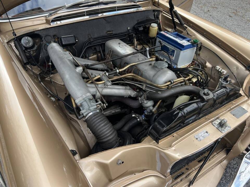 Image 22/22 of Mercedes-Benz 220 SE b (1963)