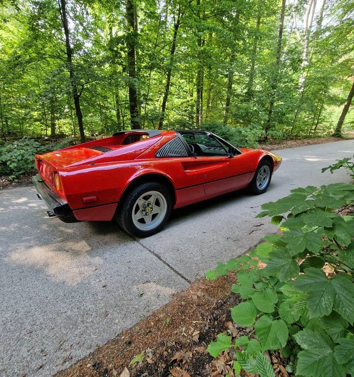 Image 4/82 of Ferrari 308 GTS Quattrovalvole (1983)