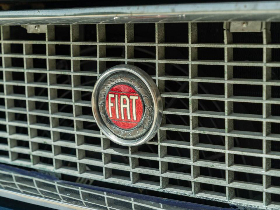 Image 21/49 of FIAT 130 Coupe (1973)