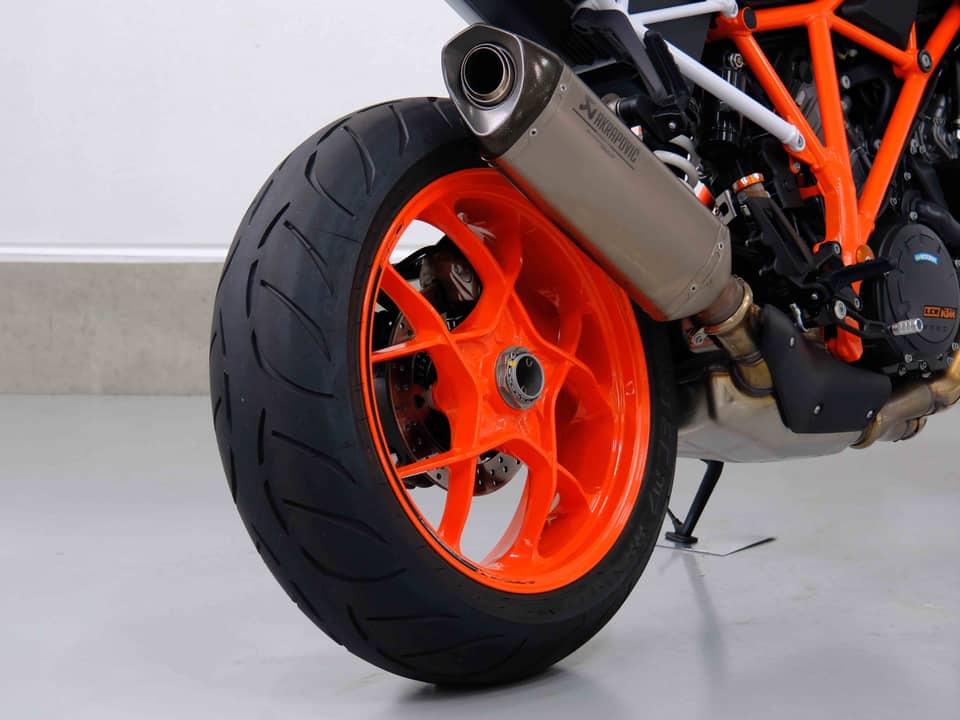 Image 73/83 of KTM 1290 Super Duke R (2018)
