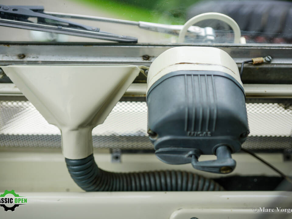 Image 37/55 of Land Rover 88 (1958)
