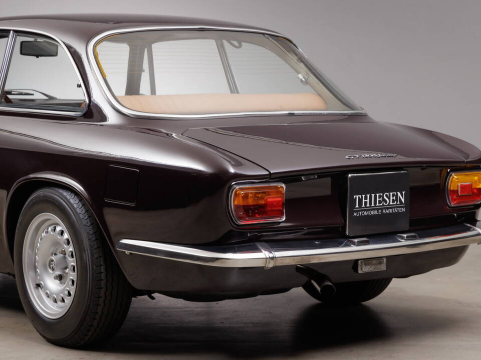 Immagine 16/35 di Alfa Romeo Giulia 1300 GT Junior (1973)