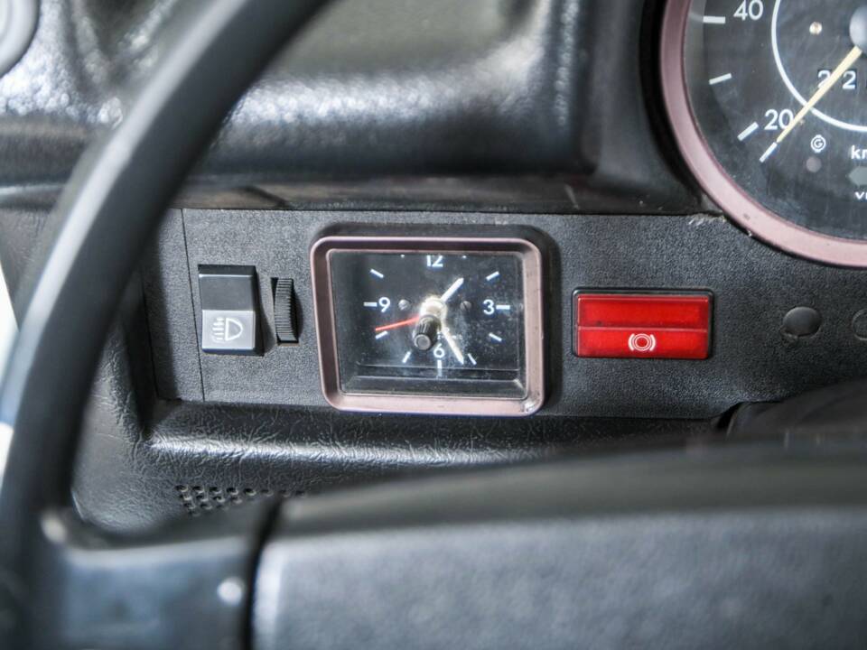 Bild 20/50 von Volkswagen Käfer 1303 LS (1976)