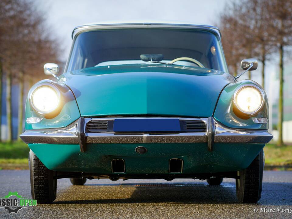Image 2/41 of Citroën ID 19 (1964)