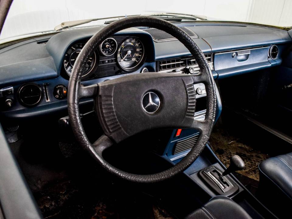 Afbeelding 47/50 van Mercedes-Benz 240 D (1976)