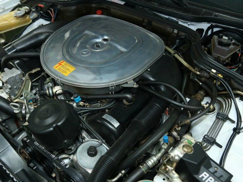 Bild 43/50 von Mercedes-Benz 560 SEC (1988)