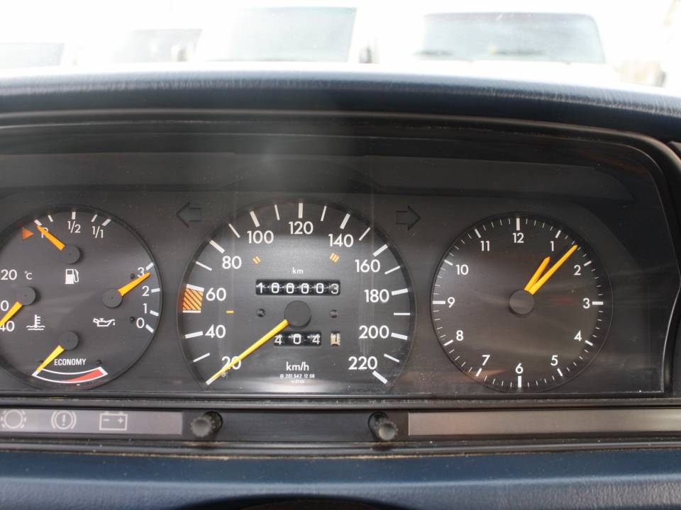 Bild 6/12 von Mercedes-Benz 190 E 2.0 (1984)