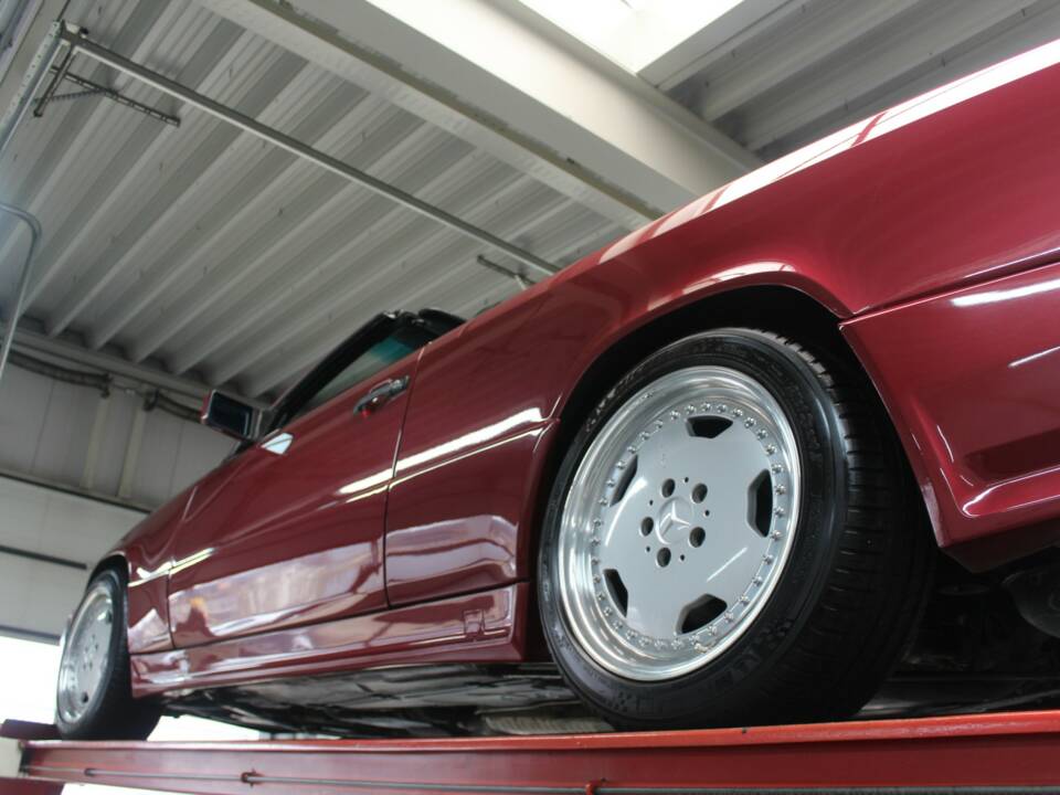 Bild 13/50 von Mercedes-Benz 300 CE-24 3.4 AMG (1993)