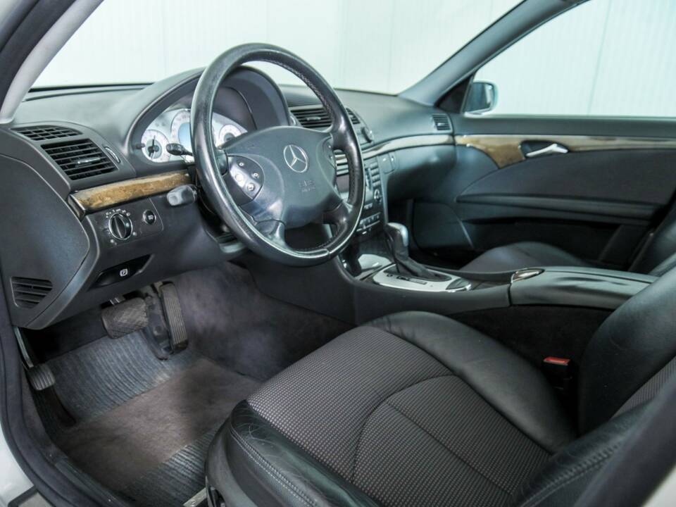 Bild 11/50 von Mercedes-Benz E 200 Kompressor T (2003)