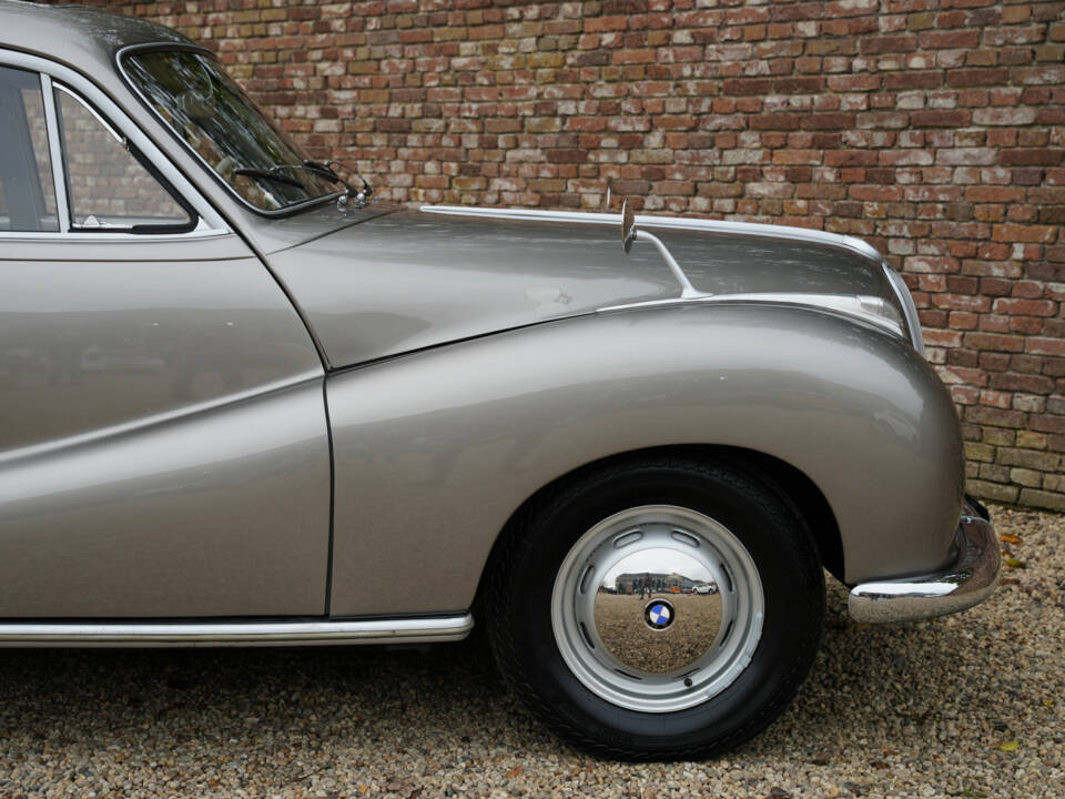 Immagine 32/50 di BMW 501 V8 (1965)