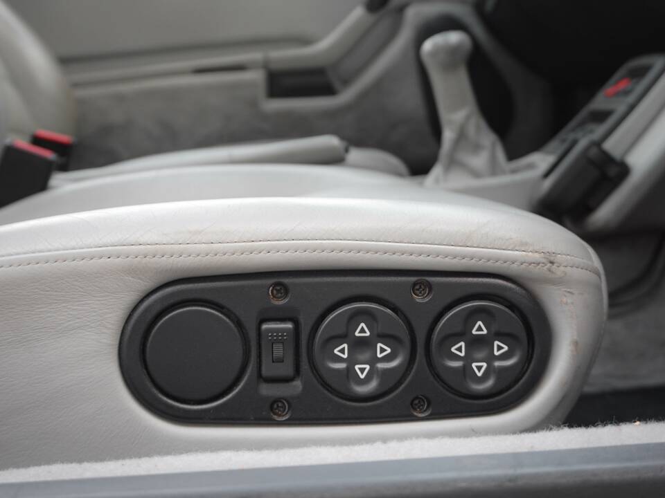 Immagine 22/41 di Porsche 911 Carrera 4 (1995)