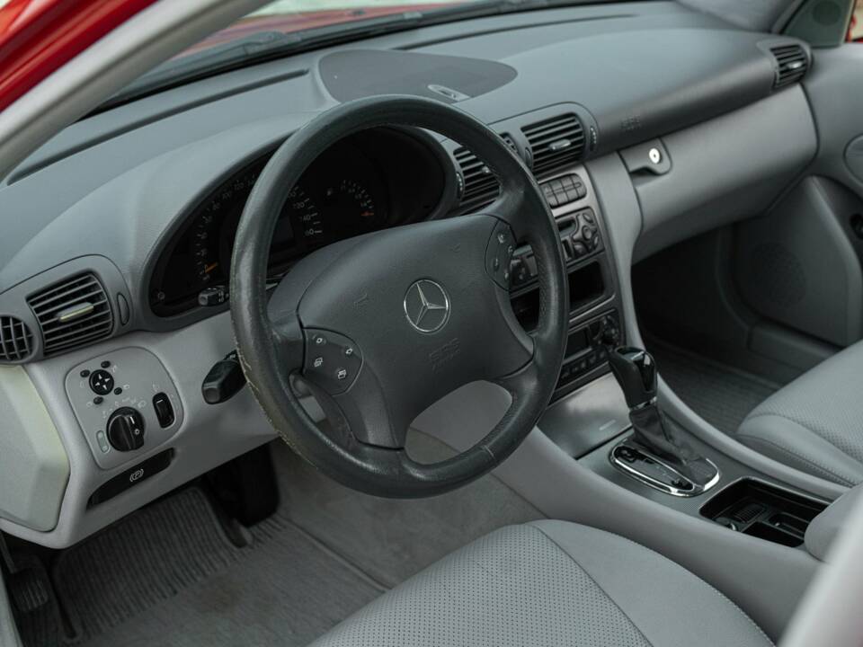 Image 42/50 of Mercedes-Benz C 220 CDI (2003)