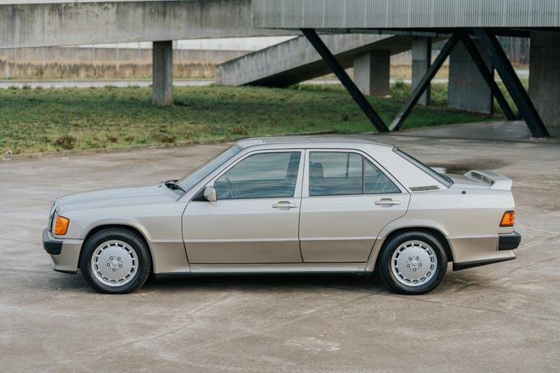 Image 17/69 de Mercedes-Benz 190 E 2.3-16 (1988)