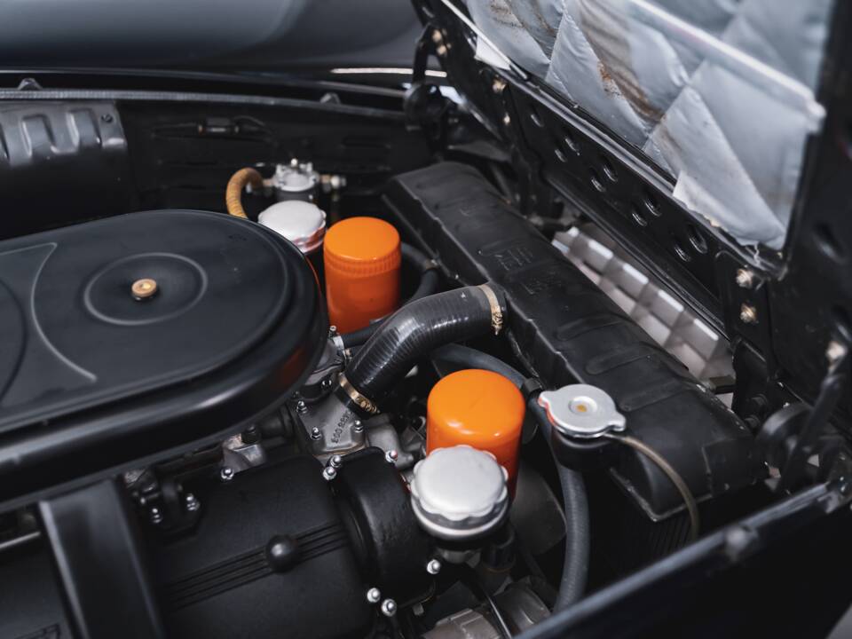 Image 60/100 of Ferrari 330 GT 2+2 (1965)