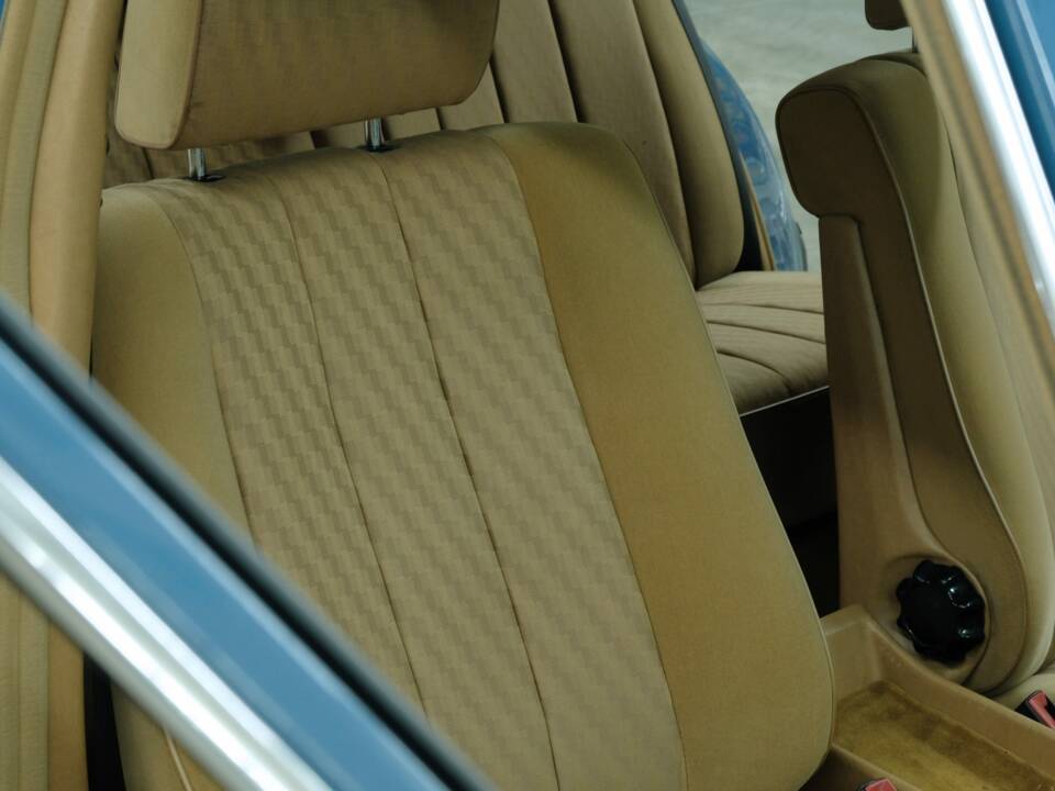 Bild 33/50 von Mercedes-Benz 280 SE (1983)