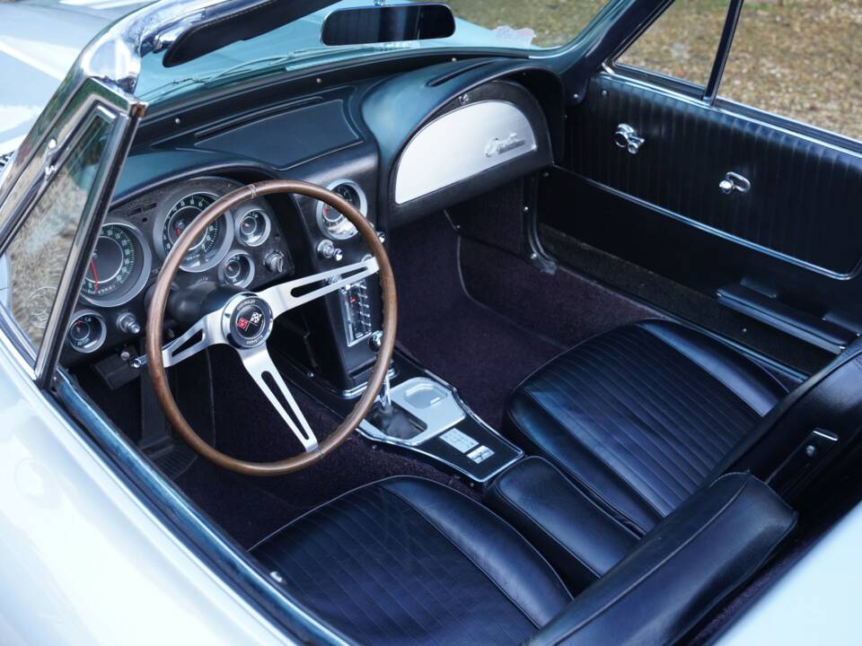 Image 33/50 of Chevrolet Corvette Sting Ray Convertible (1964)