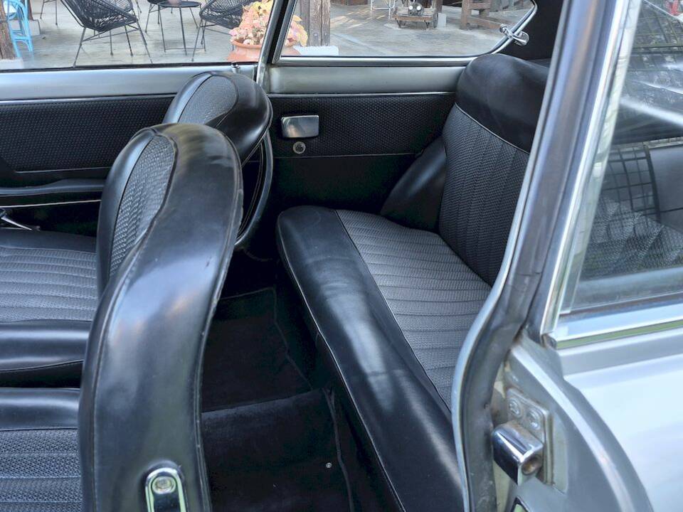 Image 30/54 de FIAT 1300 Vignale (1965)