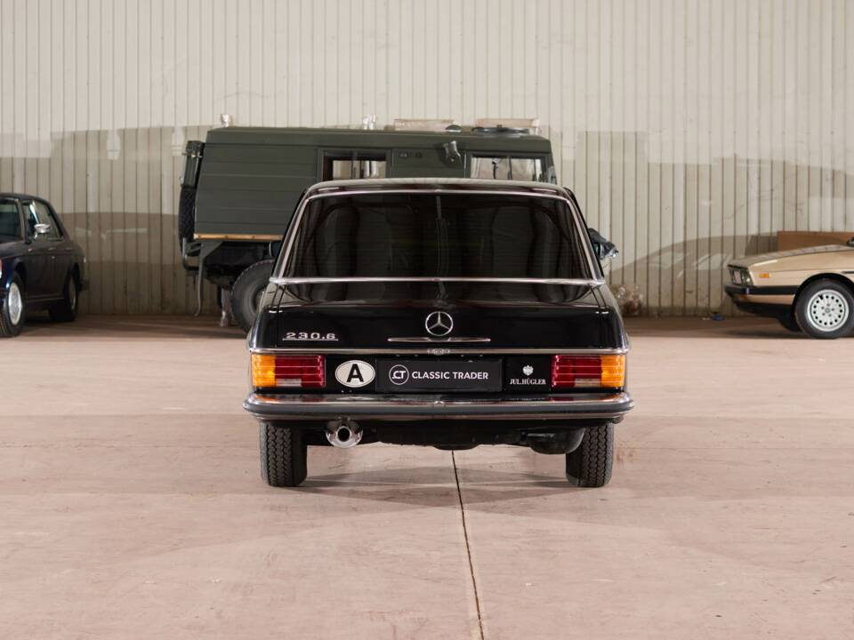 Image 10/64 of Mercedes-Benz 230/6 LWB (1976)