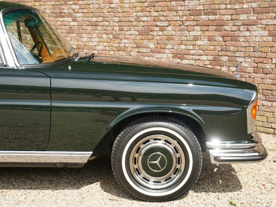 Image 42/50 of Mercedes-Benz 280 SE 3,5 (1971)