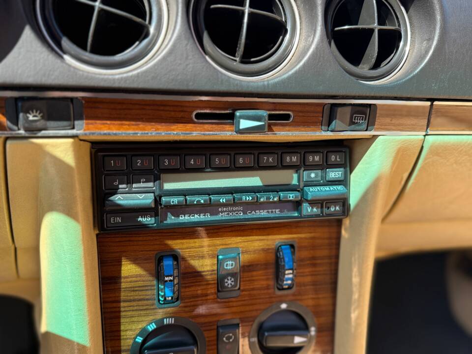Image 29/38 de Mercedes-Benz 280 SL (1982)