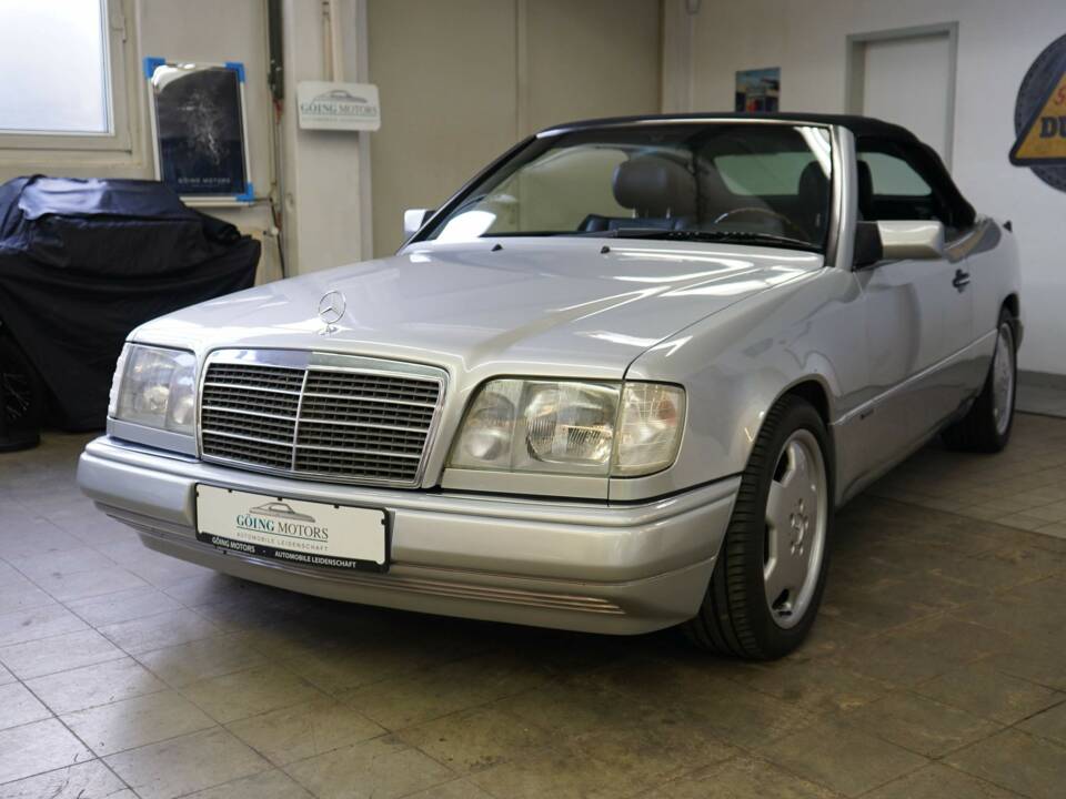 Bild 8/69 von Mercedes-Benz E 320 "Final Edition" (1997)