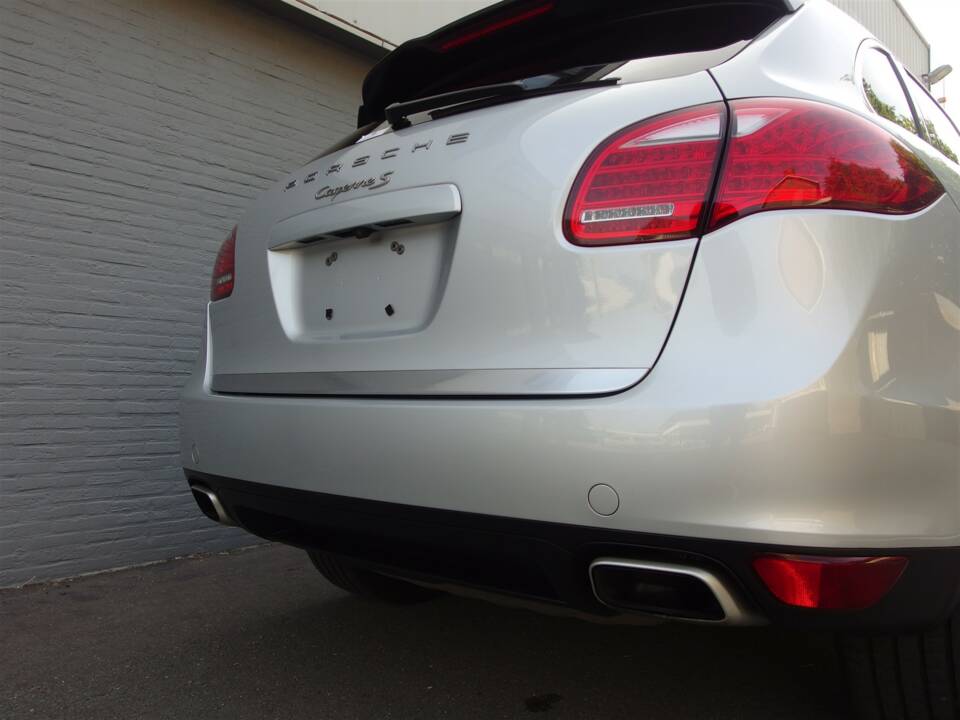 Image 16/98 of Porsche Cayenne S (2010)