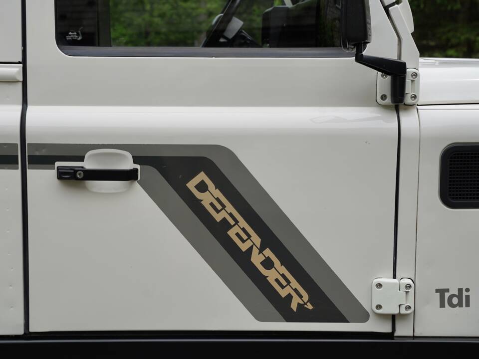 Image 58/96 of Land Rover Defender 90 (1995)