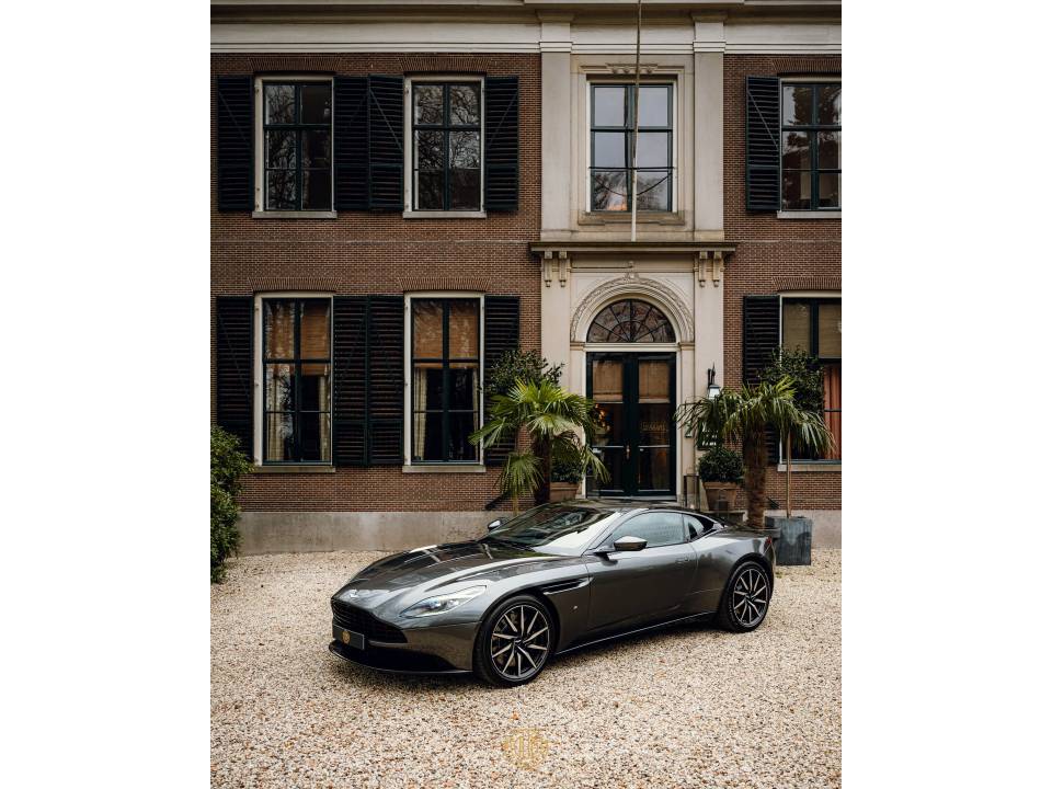 Bild 6/50 von Aston Martin DB 11 V12 (2017)
