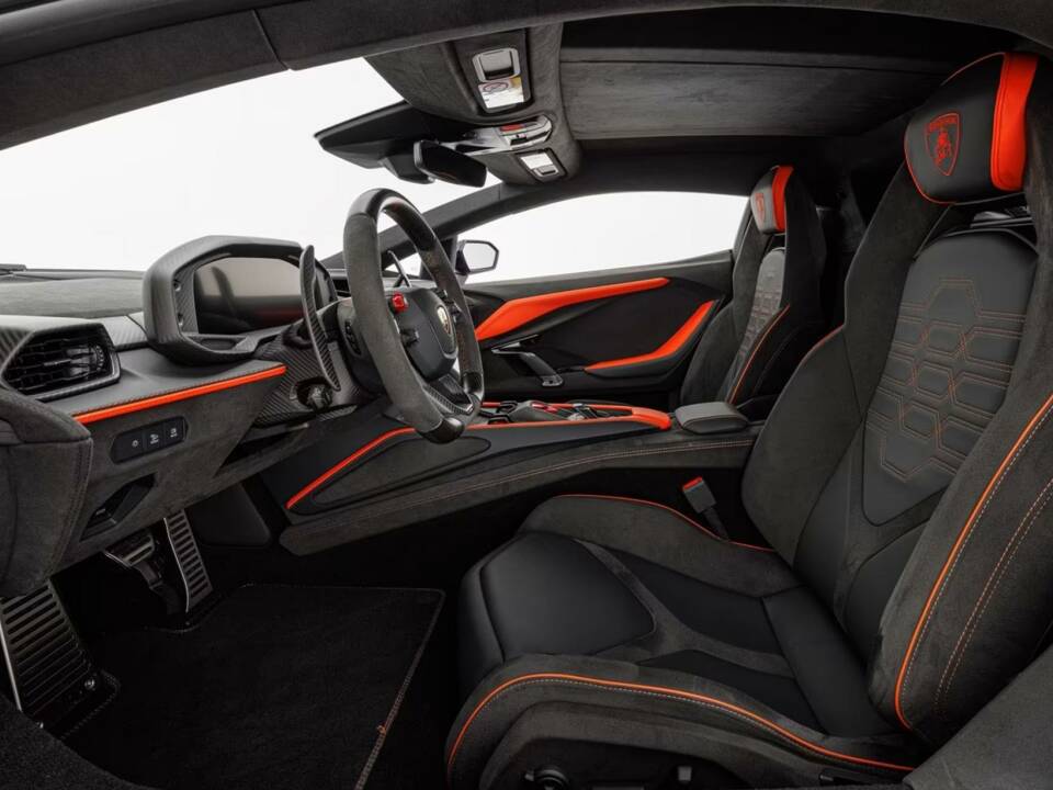 Image 8/15 de Lamborghini Revuelto (2024)