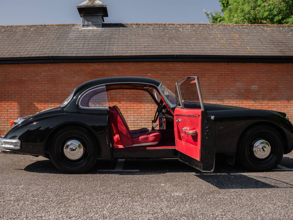 Image 19/21 of Jaguar XK 150 SE FHC (1958)