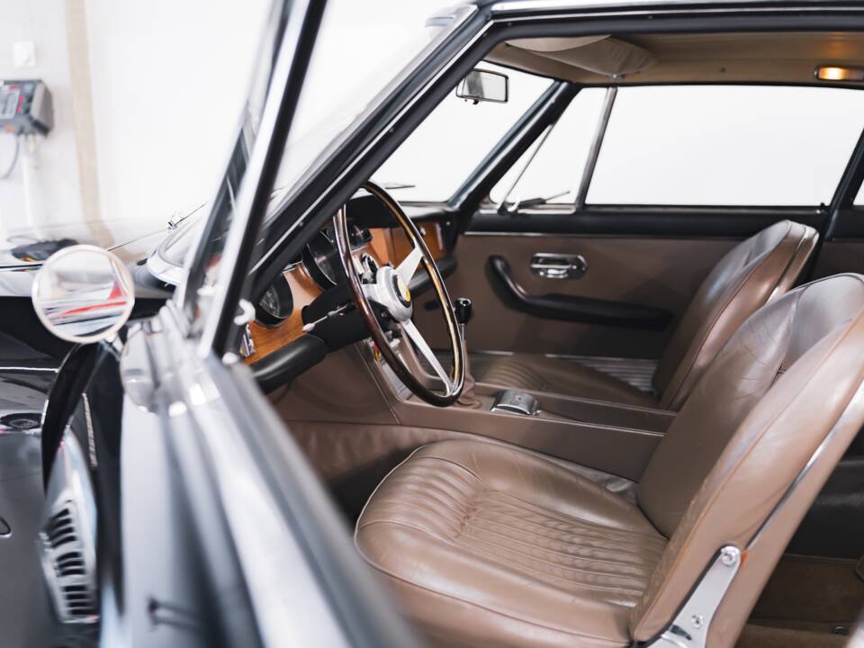 Image 8/100 of Ferrari 330 GT 2+2 (1965)