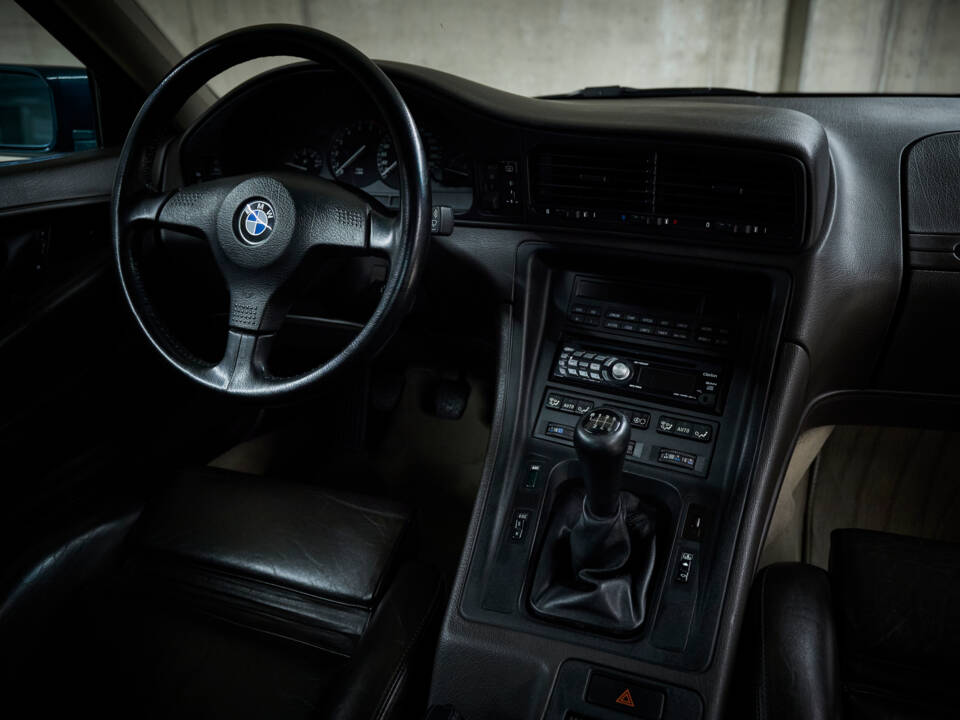 Image 40/81 de BMW 850i (1991)