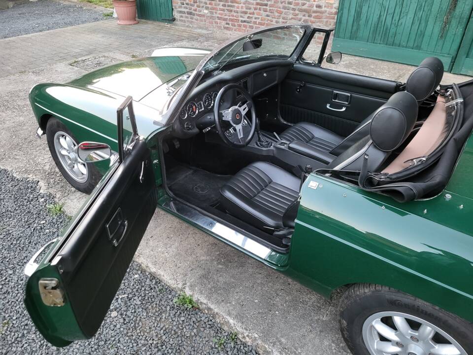 Image 15/58 of MG MGB (1971)