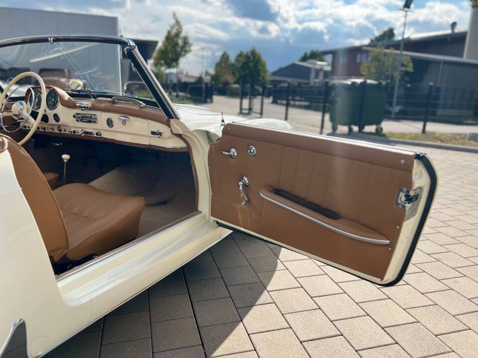 Afbeelding 23/28 van Mercedes-Benz 190 SL (1960)