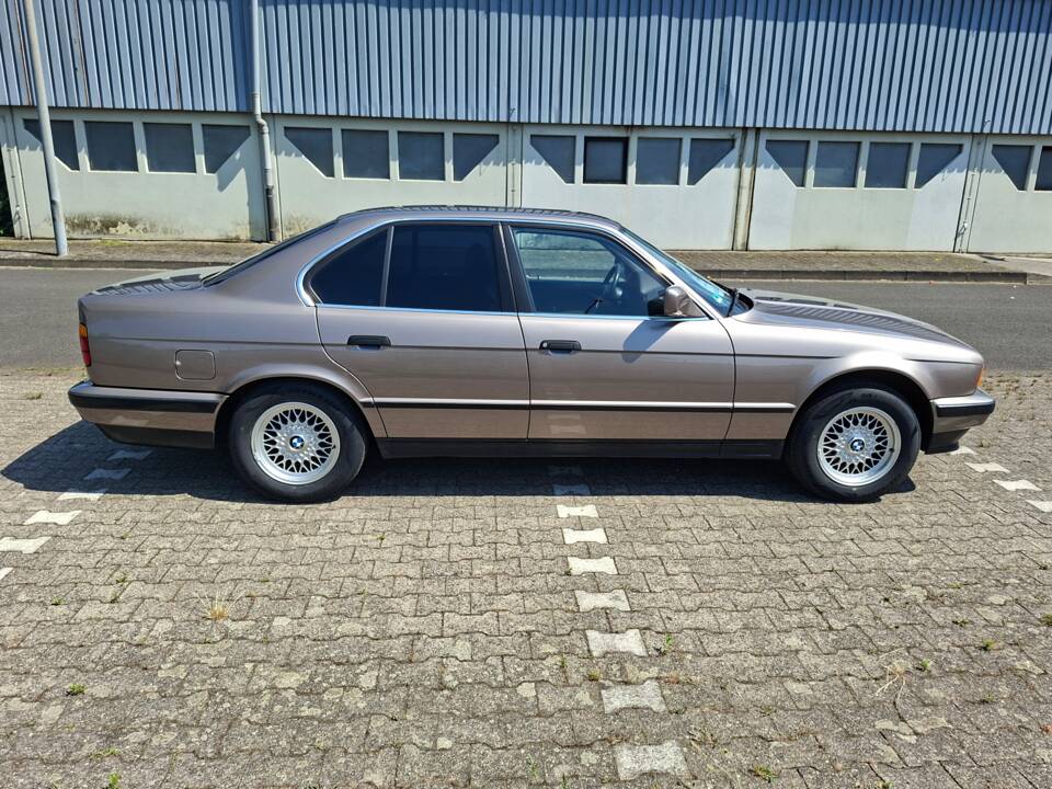 Bild 5/16 von BMW 525i (1988)