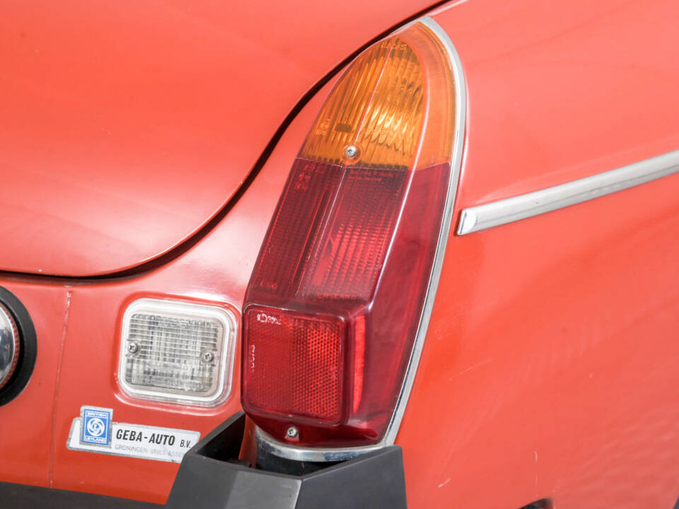 Image 22/50 of MG MGB (1976)