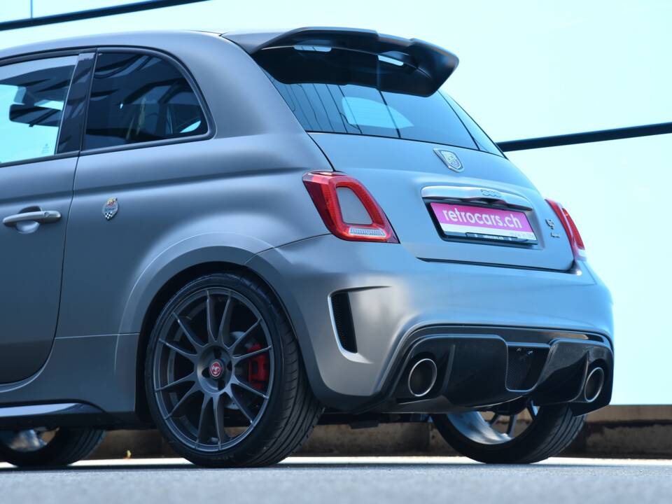 Bild 14/16 von Abarth 695 Biposto (2016)