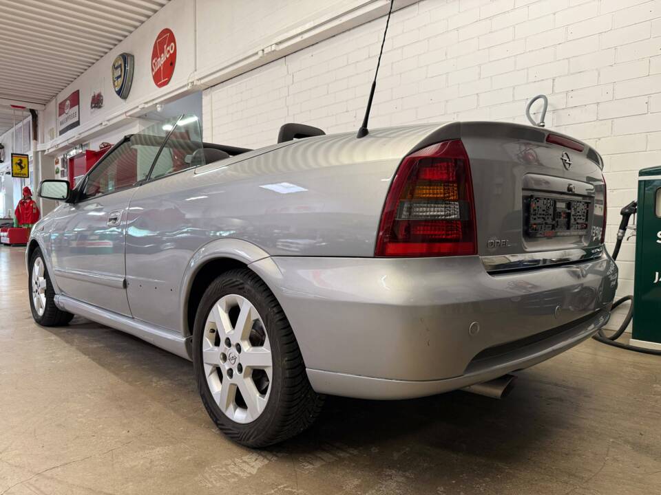Bild 17/21 von Opel Astra 1.8 "90 Jahre Bertone" (2001)