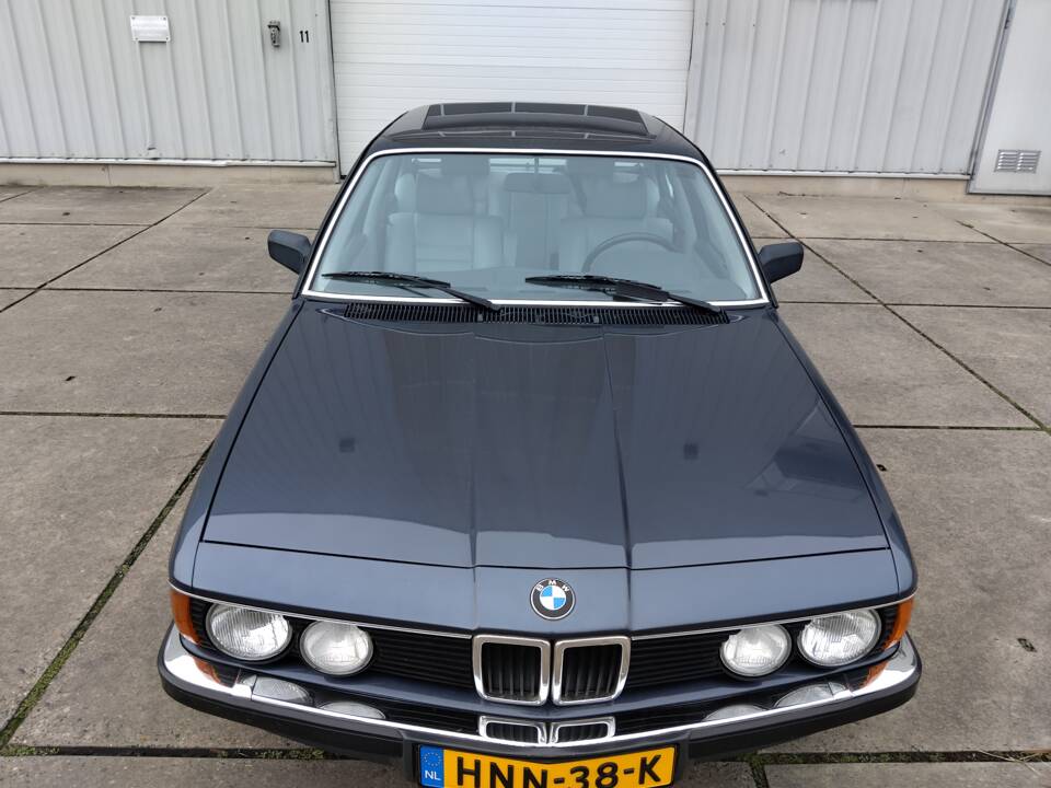 Bild 1/113 von BMW 735i (1986)