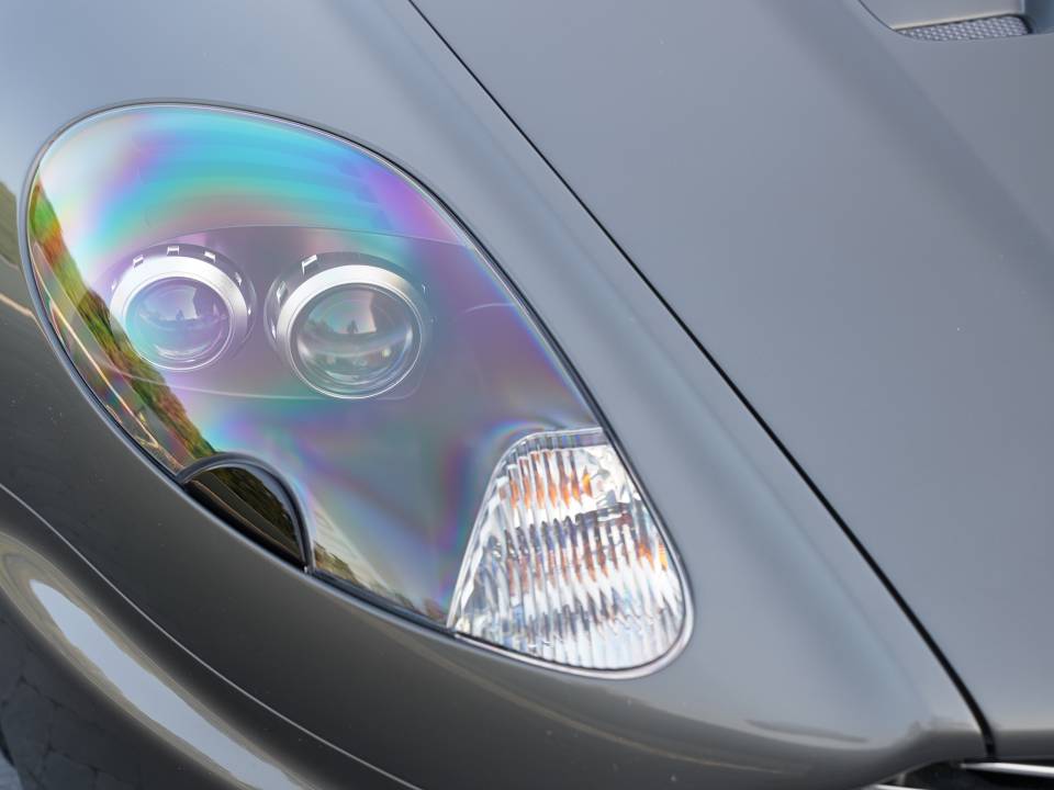 Image 12/50 of Aston Martin DBS Volante (2011)