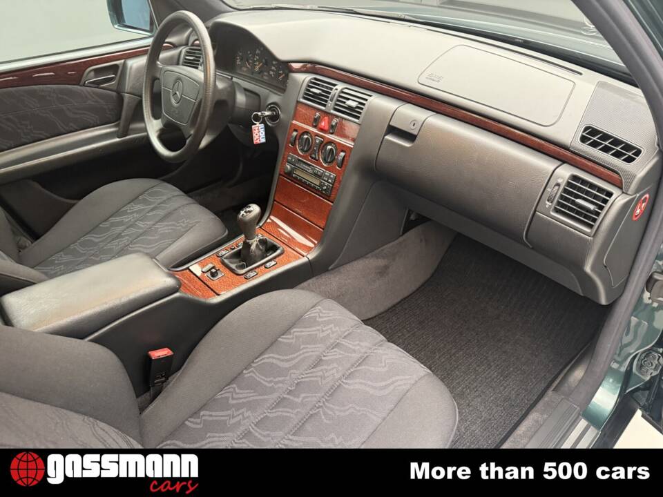 Imagen 13/15 de Mercedes-Benz E 220 Diesel (1997)
