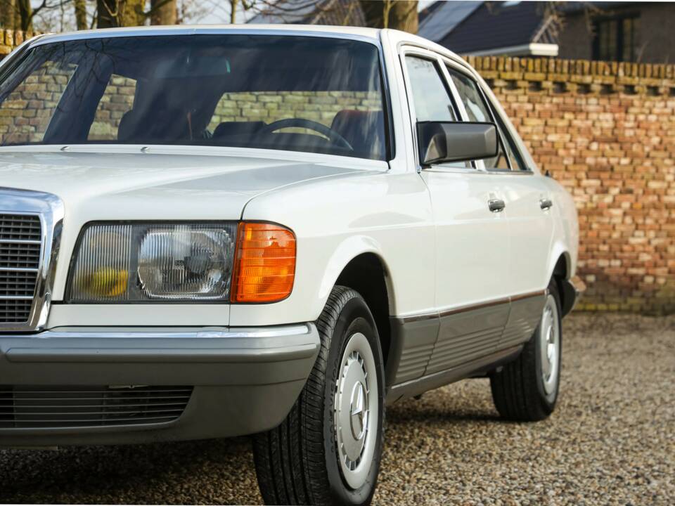 Image 41/50 de Mercedes-Benz 280 S (1988)